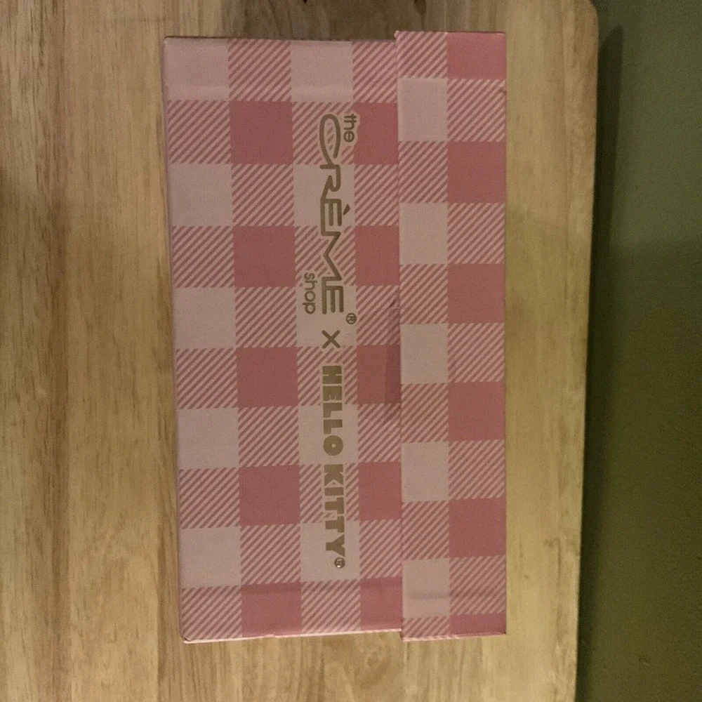 The Crème Shop, Hello Kitty, Winter Glow Spa Set, Bath Crystals & Body‎ Scrub